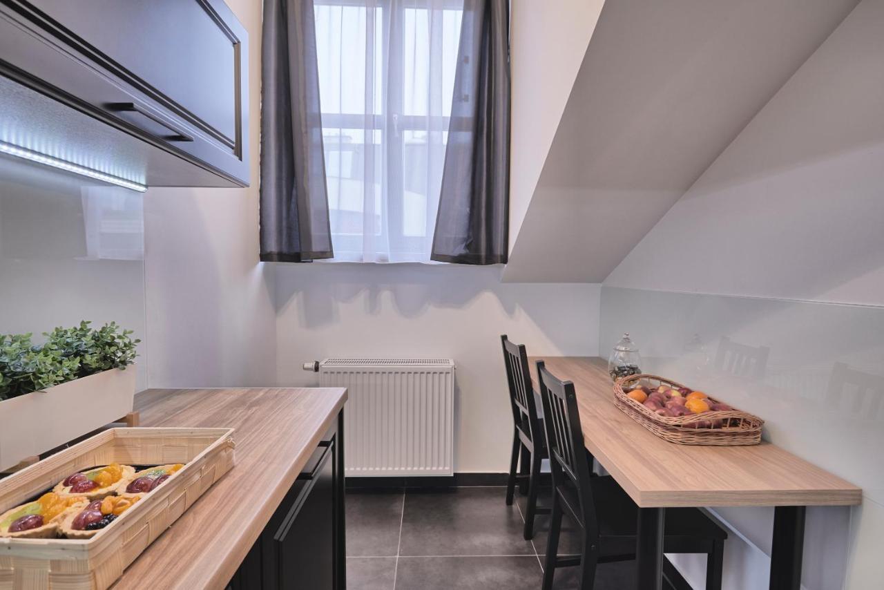 Cafe Garden Residence Краків Екстер'єр фото